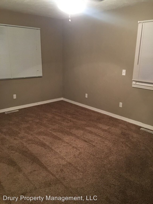 Building Photo - 4 br, 2.5 bath House - 2228 E. Swallow St.