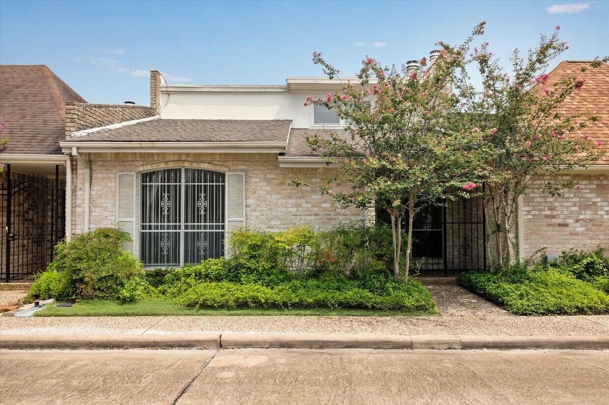Foto principal - 1808 S Gessner Rd