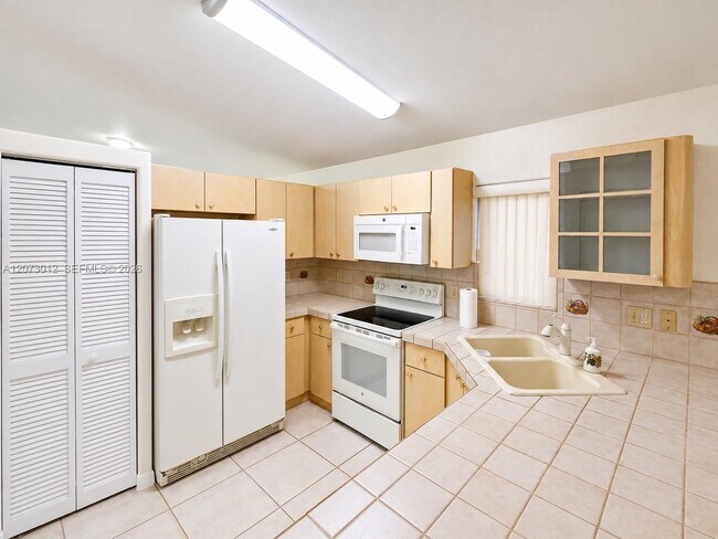 Foto del edificio - 9999 NW 126th Terrace
