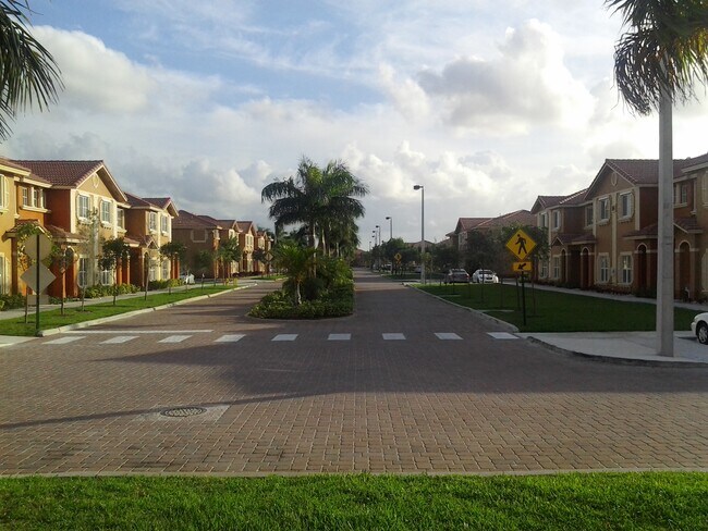 Foto del edificio - 17906 NW 59th Ave