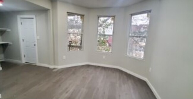 Building Photo - 8 Goble St