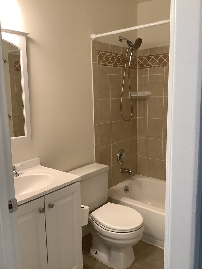 Building Photo - 9437 Macomber Ln