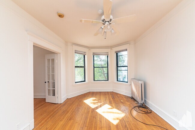 Building Photo - 3815 N Wilton Ave