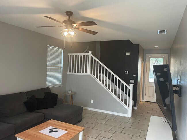 Foto del edificio - Furnished Fresh and Modern 4-Bedroom Home