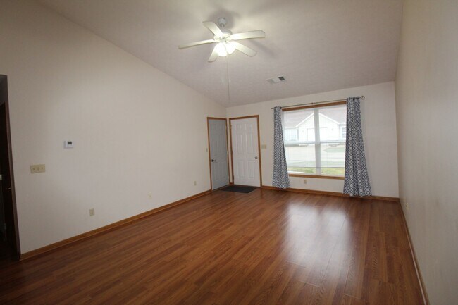 Foto del edificio - Two Bedroom Apartment