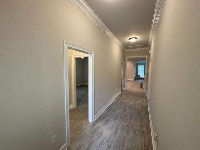 Building Photo - NEW NEW NEW!!!