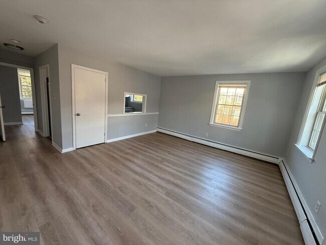 Building Photo - 27 Wallingford Ave