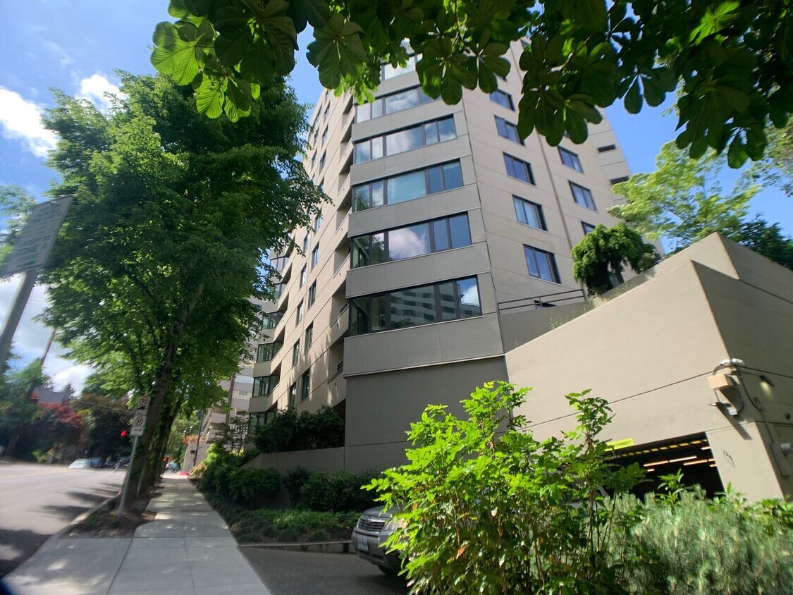Foto principal - Park Place Towers Condo - 2 Bedrooms, 2 Ba...