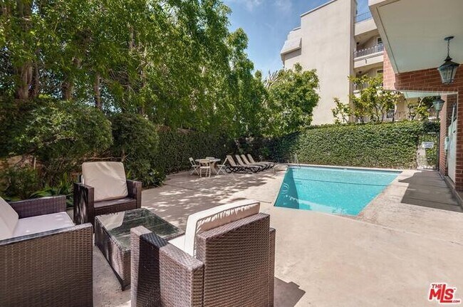Foto del edificio - 11750 W Sunset Blvd