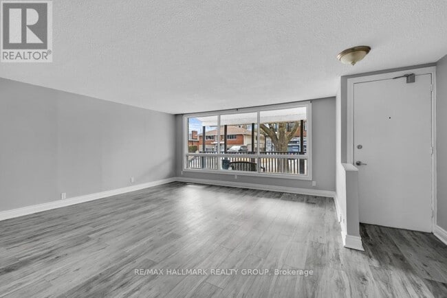 Building Photo - 833 Maplewood Ave