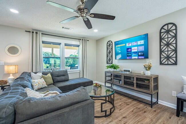 Foto del edificio - 25 Jennifer Ln