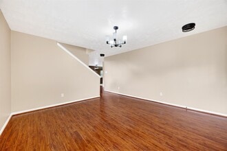 Building Photo - 15014 Middle Oaks Blvd
