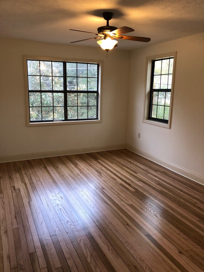 Building Photo - 1154 Greymont Ave