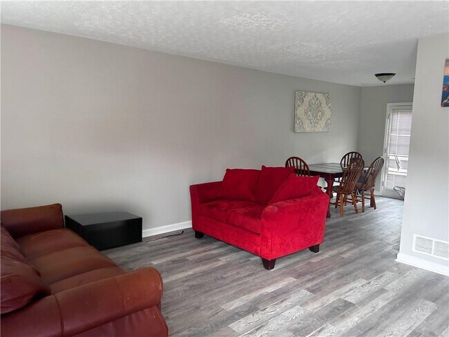 Foto del edificio - 7066 Oakhill Cir