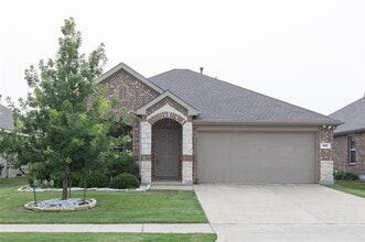 Building Photo - 905 Silverbell St