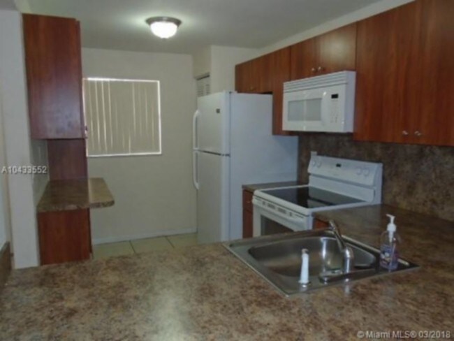 Foto del edificio - Move-In ready!