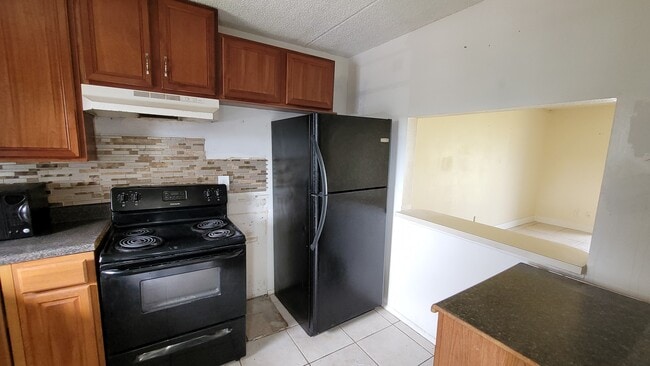Building Photo - 2830 Somerset Park Dr