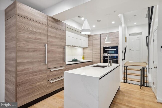 Foto del edificio - 2242 Ontario Rd NW