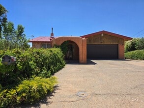 Building Photo - 166 Galisteo Ln