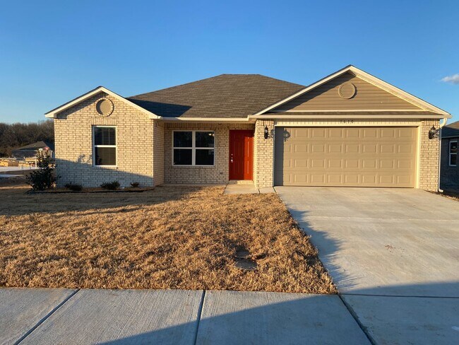 Foto del edificio - Three Bedroom | Two Bathroom Home in Conra...