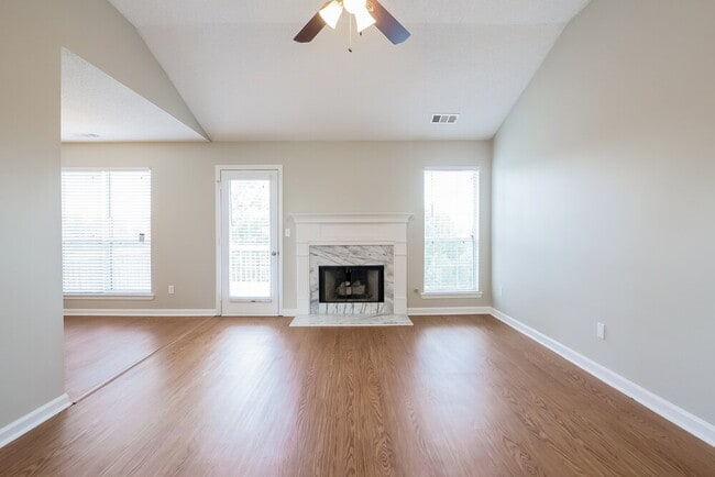 Building Photo - 413 Gresham Dr