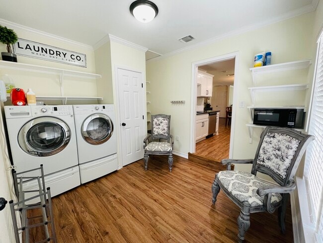 Foto del edificio - 4312 Lazy Oak Dr