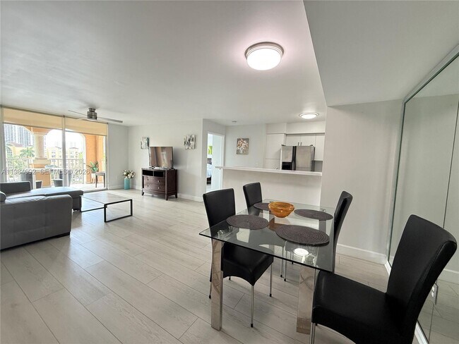 Foto del edificio - 19701 E Country Club Dr