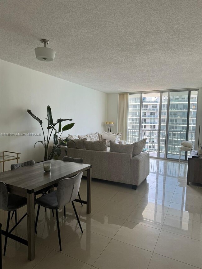 Foto del edificio - 1750 N Bayshore Dr