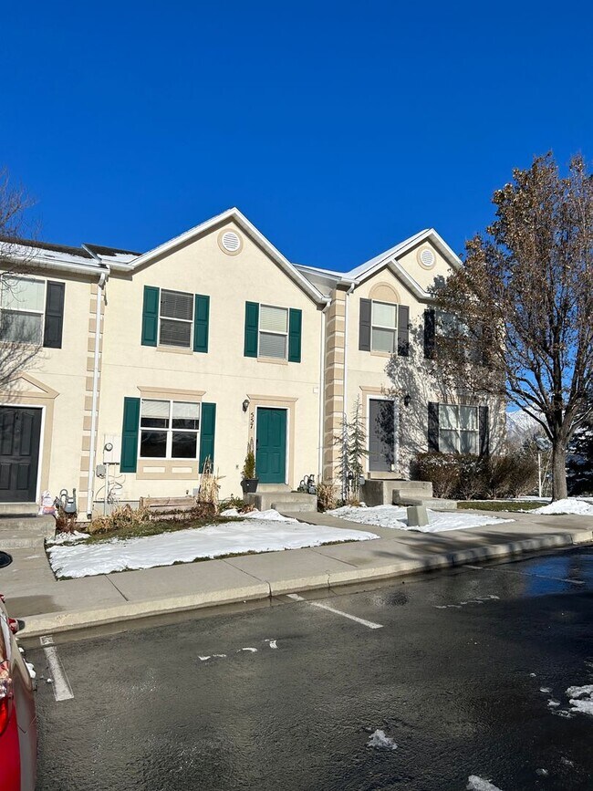 Building Photo - Great 2 Bed 2.5 Bath Draper Bench Condo