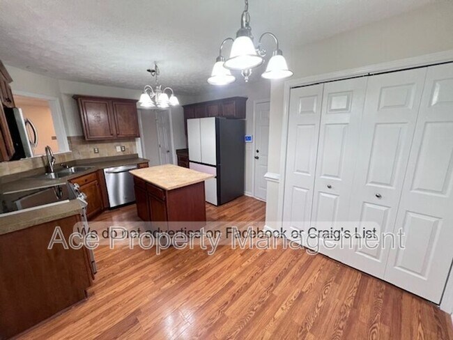 Building Photo - 2826 Aristocrat Ln