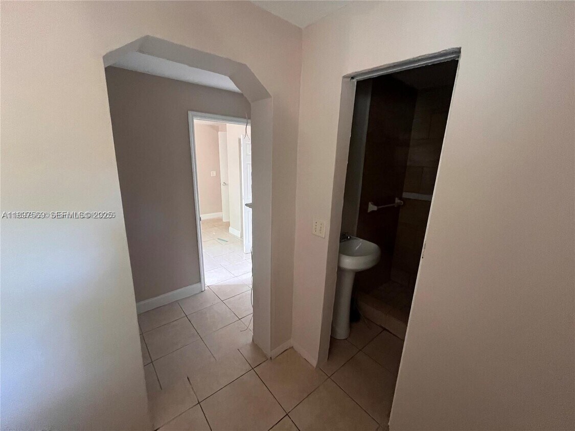 Foto del edificio - 1330 NE 212th Terrace