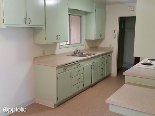 Building Photo - 1102 Hart Ln