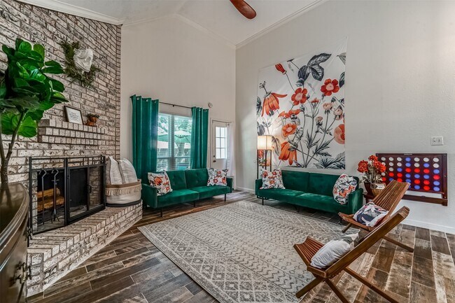 Foto del edificio - 718 Regency Ct