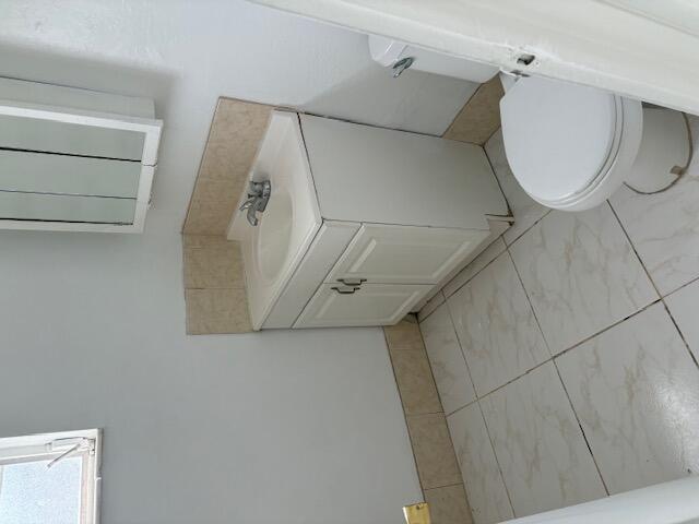 Building Photo - 5882 Bimini Cir E