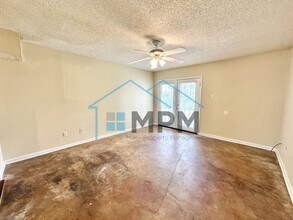 Building Photo - 107 Jennifer Ln