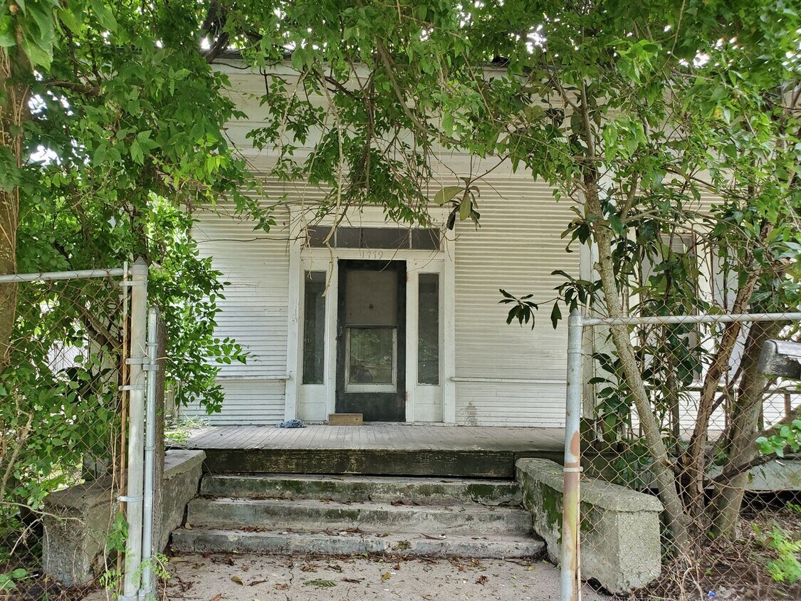 Primary Photo - 1779 Liberty Ave, Beaumont TX 77701