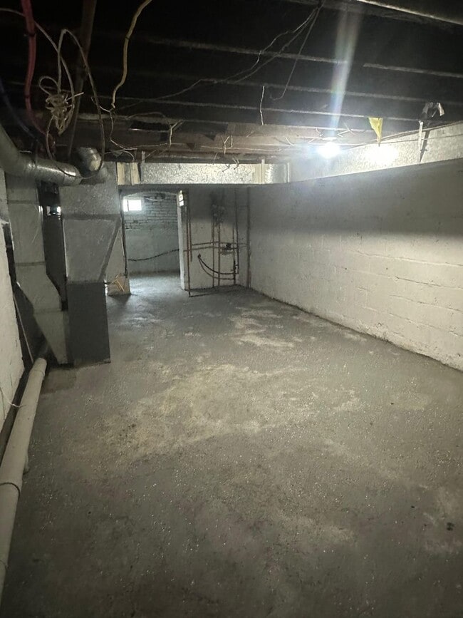 Building Photo - Renovated 3 Bedroom Home