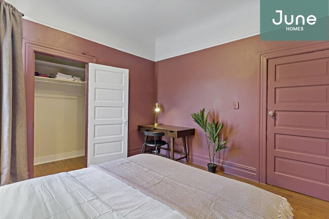 Foto del edificio - ROOM ONLY in 4-bed/1.5-bath Home