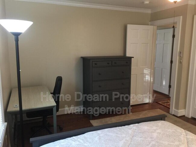 Foto del edificio - 842 Spring Valley Dr