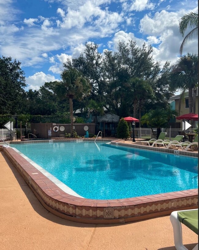 Building Photo - 2 bed 2 bath town house in resort 2777-110...