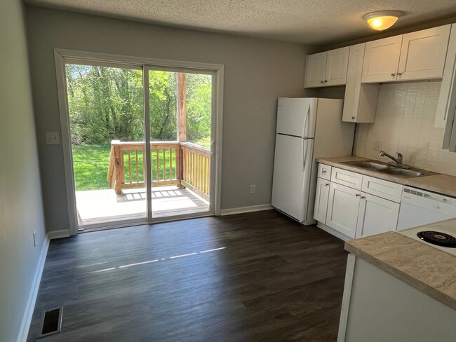 Foto del edificio - 1st Floor 2 Bed, 1 Bath Condo in Concord
