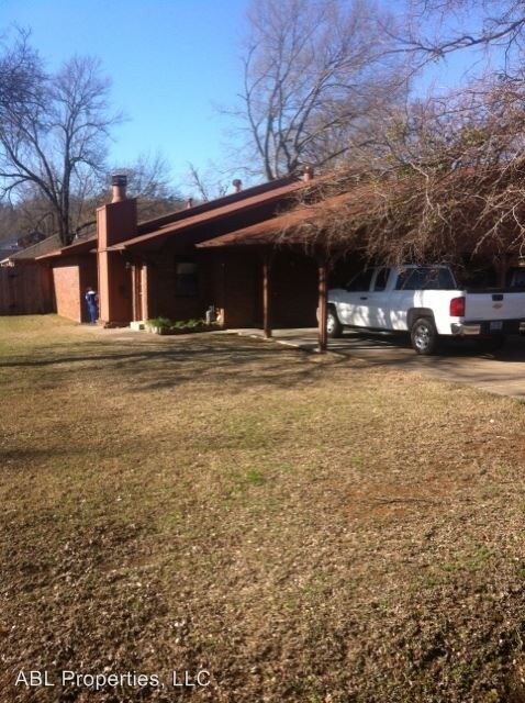 Primary Photo - 2708-2710 Oakview Rd