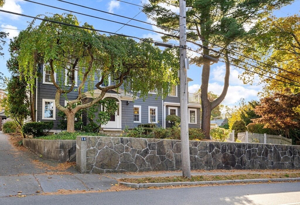 Primary Photo - 38 Cabot St