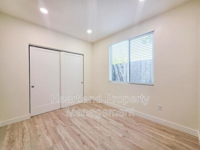 Building Photo - 3350 Lockwood Dr