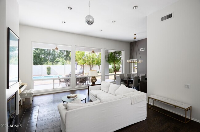 Foto del edificio - 12242 N 74th St