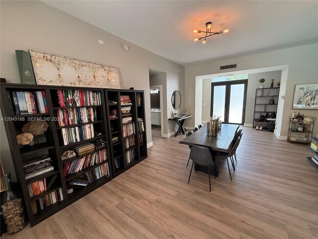 Foto del edificio - 8631 Arboretum Ln