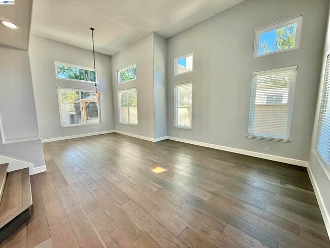 Building Photo - 4238 Diavila Ave