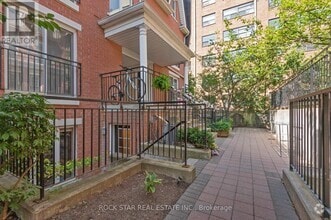Building Photo - 26-1526 Laidlaw St