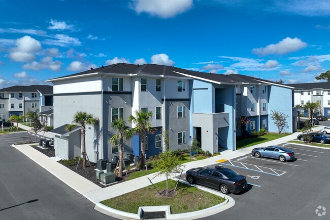 Building Photo - Ekos at Lake Shadow