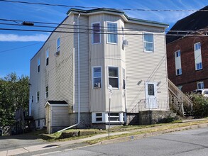 Building Photo - 160 Charlotte St W